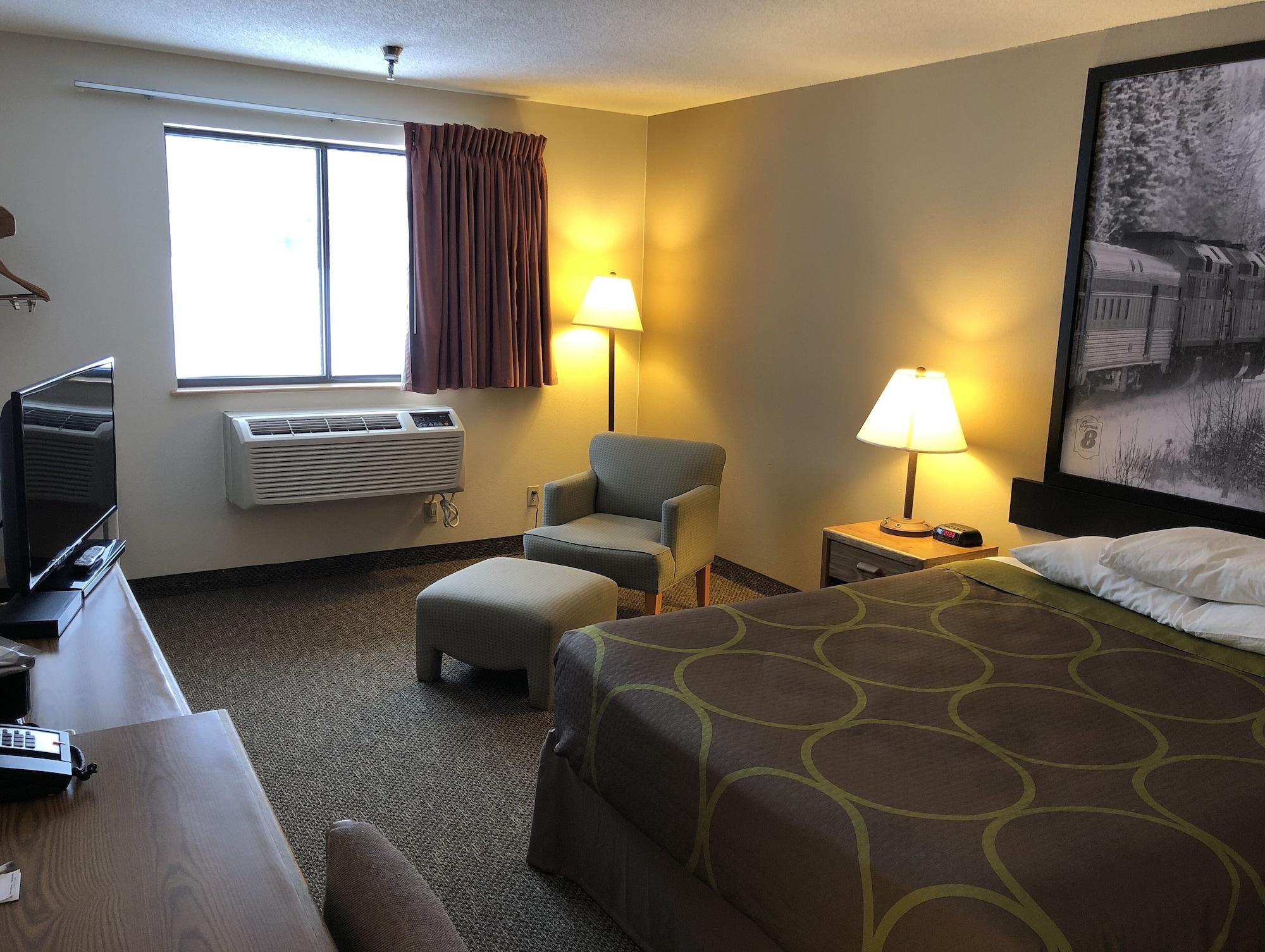 Hotel Super 8 By Wyndham Salmon Arm