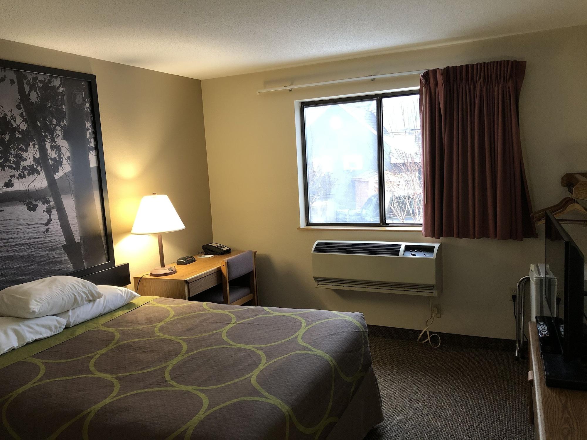 Super 8 By Wyndham Hotel 2*