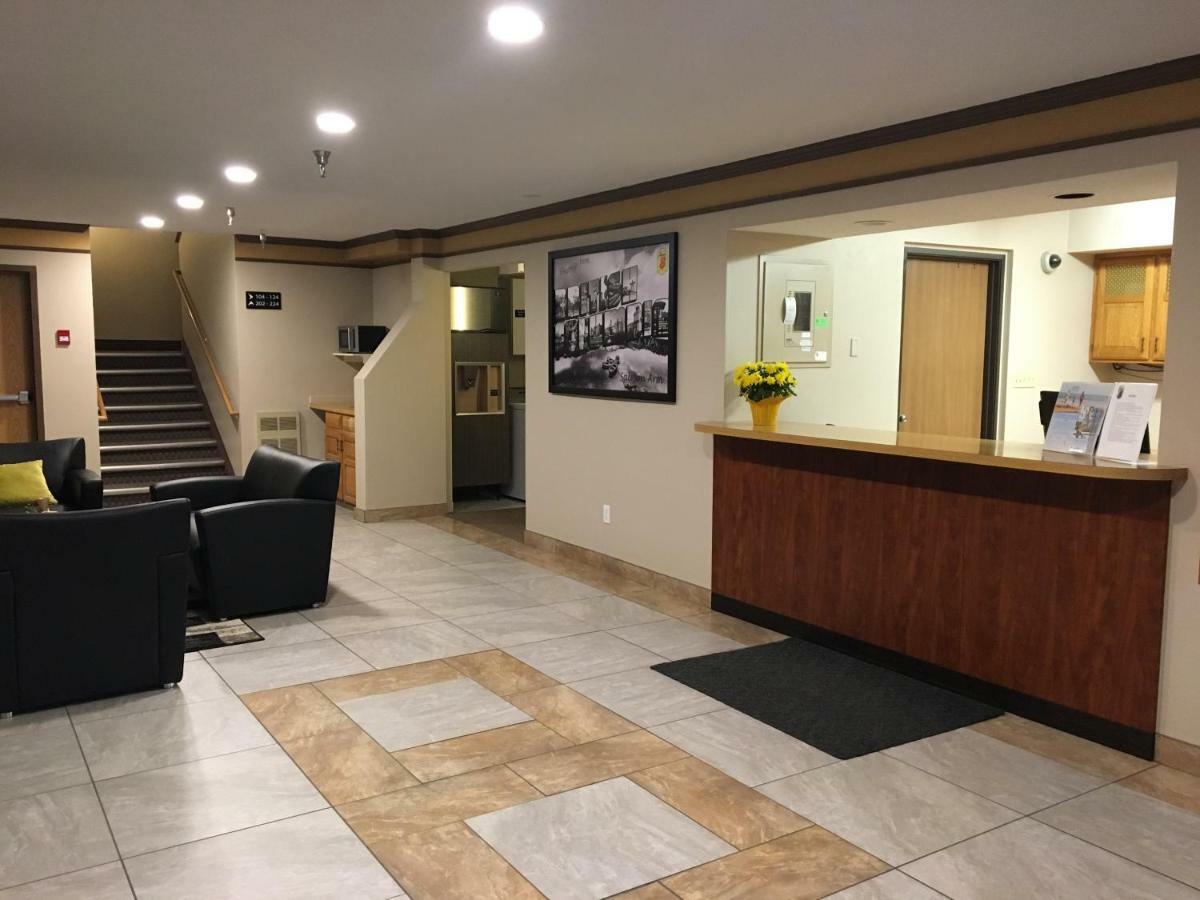 Super 8 By Wyndham Hotel 2*